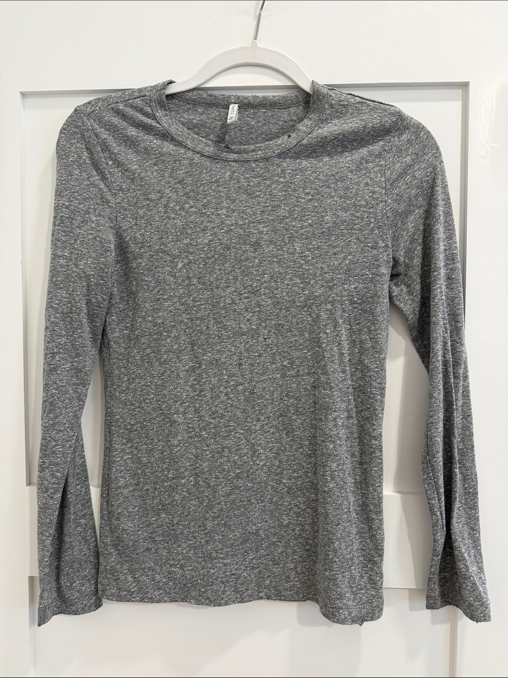 Z Supply Women’s XS Gray Heather Long Sleeve Distressed Raw Hem Top